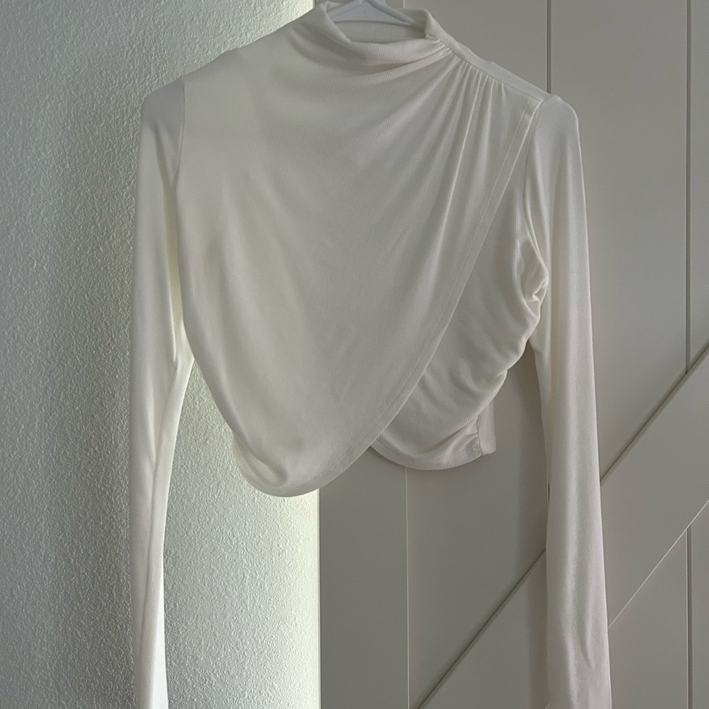 Criss cross long sleeve crop top - Picture 3 of 6